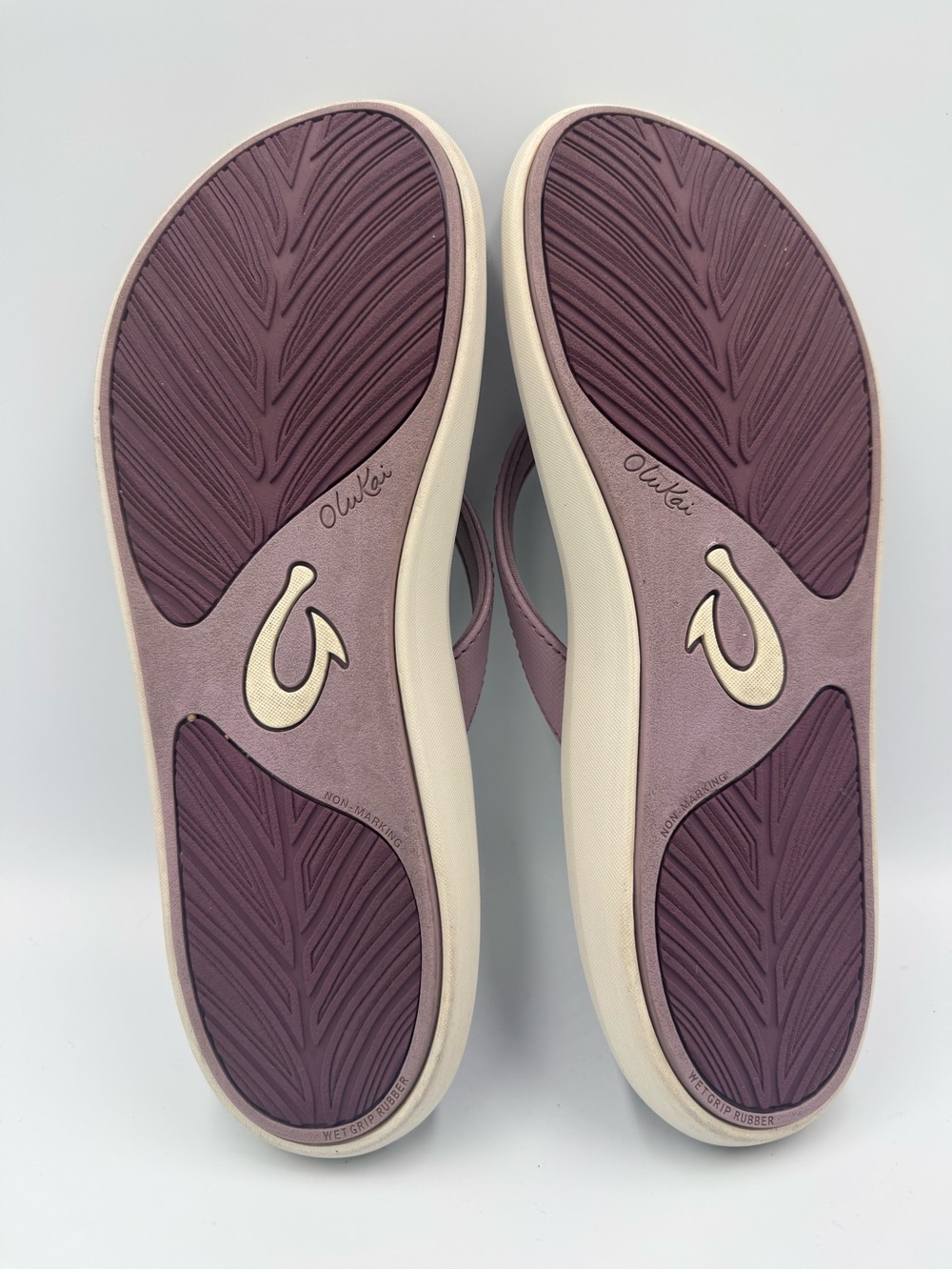OluKai Lilac and Light Gray Women’s Flip Flop Sandals, size 8